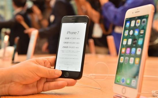 iPhone đạt doanh số kỷ lục, Apple vượt Samsung thành số 1 thế giới