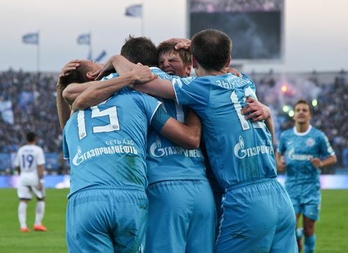 Vấn nạn ở bóng đá Nga: Zenit tức giận vì CĐV tẩy chay cầu thủ da đen và đồng tính