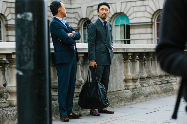 Đàn ông nghiện mua sắm và thích sống ảo trên mạng xã hội hơn phụ nữ