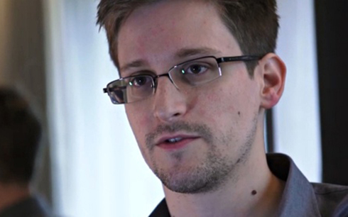 Edward Snowden xin gia hạn tị nạn ở Nga