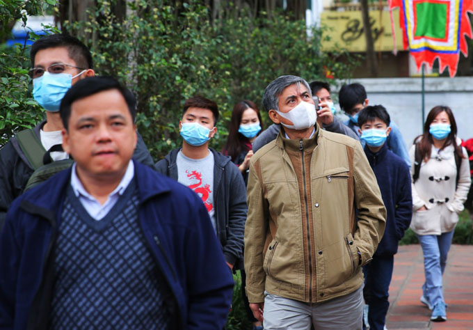 Tràn ngập cảnh đeo khẩu trang du xuân từ Bắc vào Nam