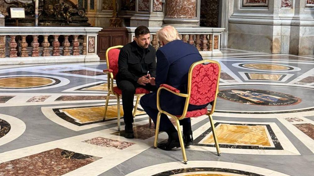 Hình ảnh ông Trump gặp riêng Tổng thống Ukraine Zelensky tại Vatican