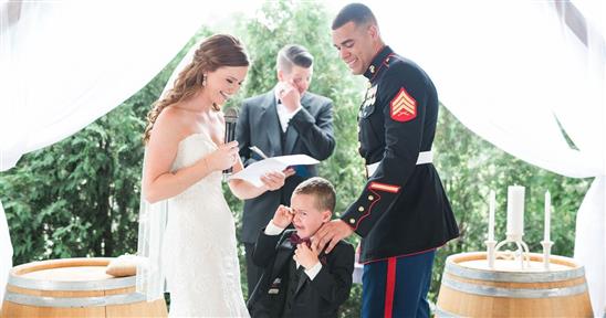 Lời hẹn ước đặc biệt của mẹ kế trong lễ cưới khiến con chồng bật khóc nức nở