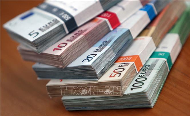 Đồng euro rơi xuống mức thấp nhất trong 20 năm