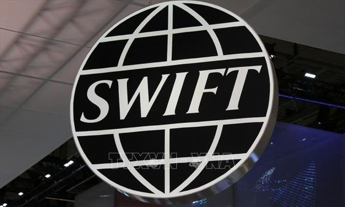EU công bố 7 ngân hàng của Nga bị loại khỏi SWIFT