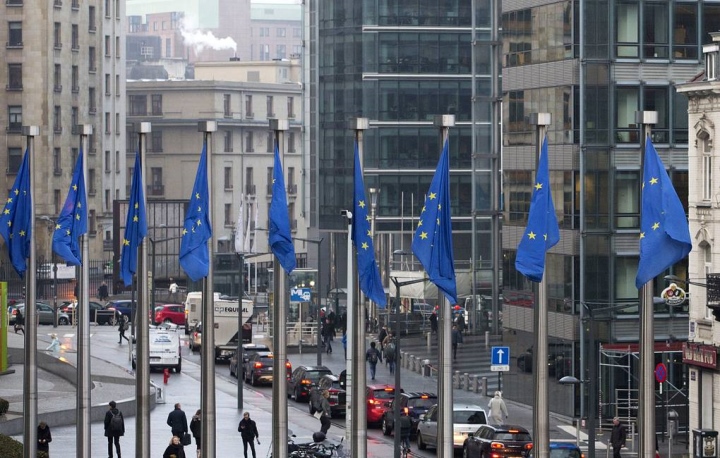 Politico: EU đóng băng tài sản trị giá 68 tỷ euro của Nga