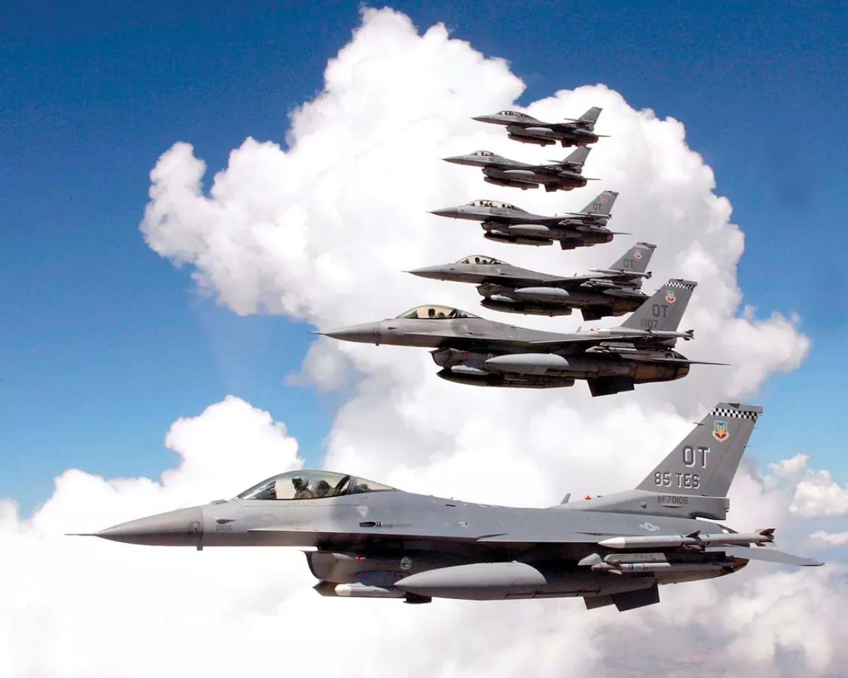 Chuyên gia Nga nêu lý do phi công Ukraine lái F-16 sẽ trở thành ''mục tiêu bay''