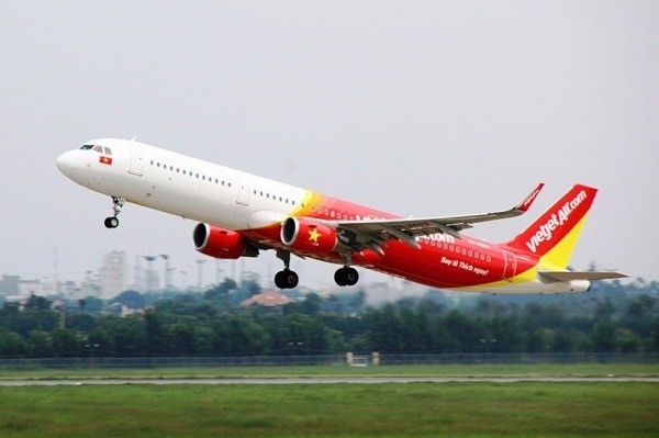 Bốn tia laze cực mạnh chiếu thẳng khoang lái khi máy bay hạ cánh Nội Bài