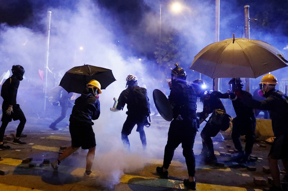 Hỗ trợ đưa sinh viên Việt Nam tại Hong Kong về nước