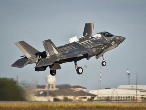 Mỹ thở phào vì 'siêu máy bay' F-35 không đắt như dự kiến