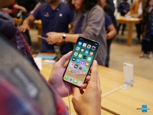 Trên tay iPhone X: smartphone Marvel giá 1000 USD