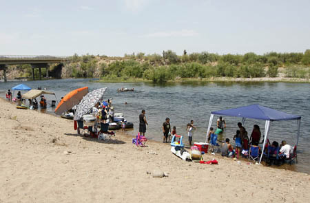 Miền Tây nước Mỹ bị thiêu đốt trong nắng nóng hơn 50 độ C