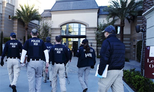 FBI phá ổ “du lịch đẻ” của phụ nữ Trung Quốc tại Mỹ