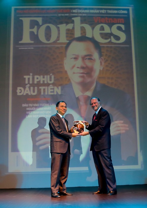 Tỉ phú Phạm Nhật Vượng lên bìa Forbes