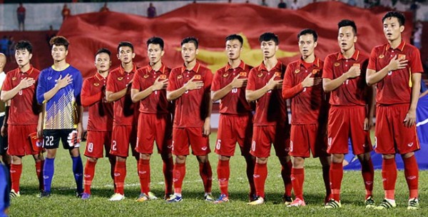 ''Cháy vé'' giao lưu U23 VN tại TP.HCM: Người hâm mộ xếp hàng dài cả km