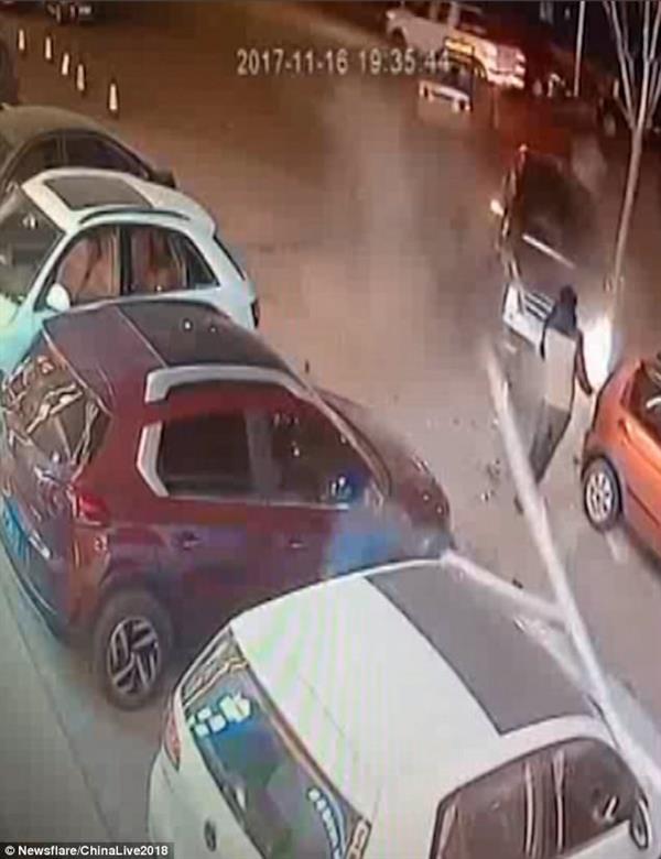 Video: 2 lần thoát chết liên tiếp chỉ trong một giây ở TQ