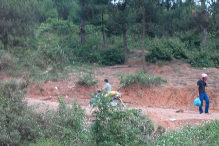 Thâm nhập hang ổ gà lậu Trung Quốc: Khám phá con đường bí mật