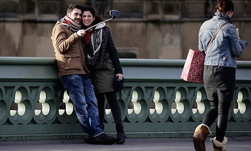 Nga cấm dân dùng gậy chụp ảnh trong Ngày Chiến thắng