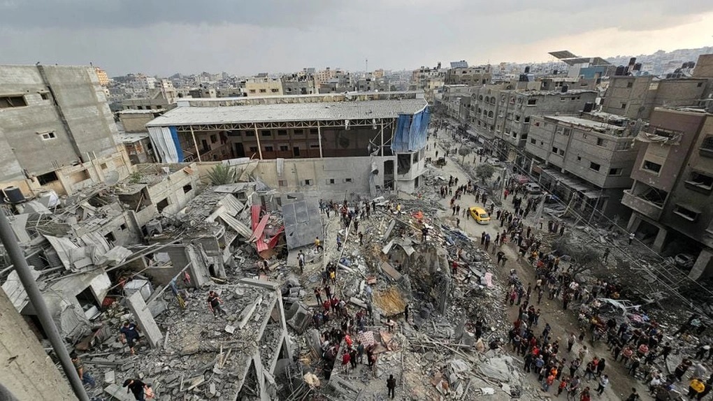 Hàng trăm người sơ tán khỏi bệnh viện lớn nhất Gaza
