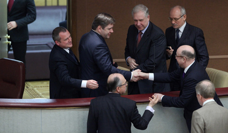 Xóa bỏ tận gốc tính gia đình trị trong các cấp hành chính