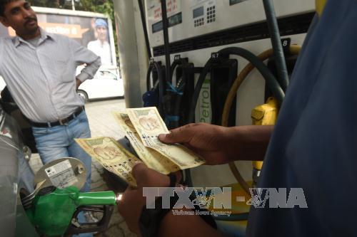 Các nước xuất khẩu dầu nhất trí giám sát việc cắt giảm sản lượng