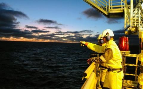 Giá dầu tăng vượt kỳ vọng của Nga