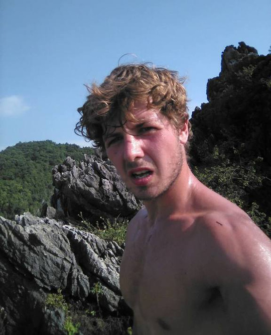 Gia đình đưa thi thể du khách người Anh về nước