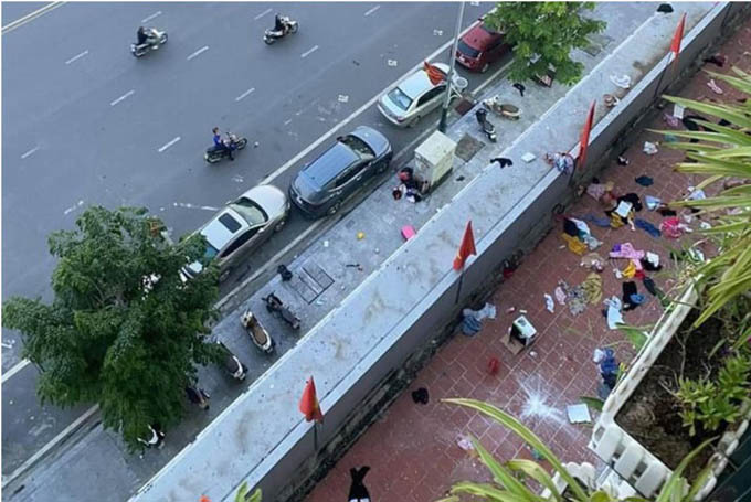 Giận vợ, người chồng ném nhiều đồ vật từ căn hộ tầng 25 chung cư xuống đường