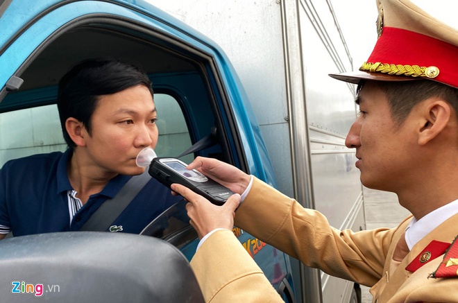 Thí điểm nộp phạt vi phạm giao thông qua mạng từ 13/3