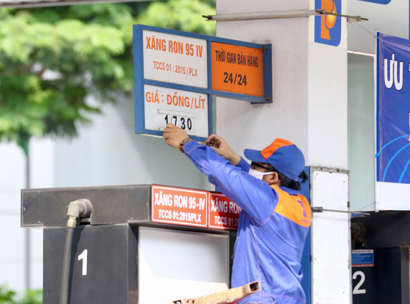Giá xăng tăng hơn 1.400 đồng/lít, lên mức cao nhất 7 năm