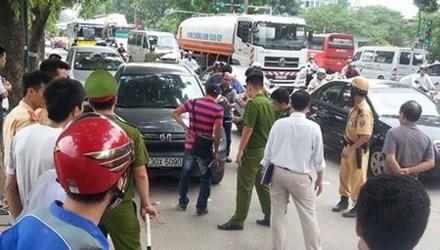 Bắt Phó ban Tổ chức Quận uỷ liên quan vụ giết người giữa phố