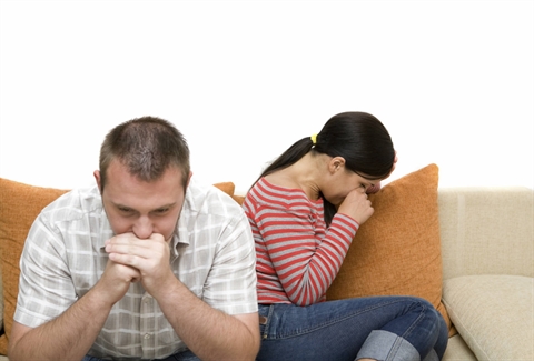 Góc tối bí ẩn của cặp vợ chồng có vẻ ngoài hào nhoáng