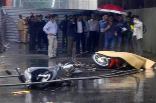 Đình chỉ chỉ huy trưởng công trình rơi bó thép chết người