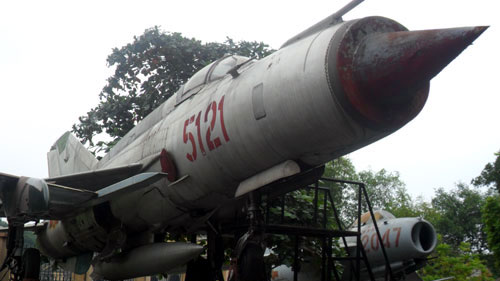 Ai là người đầu tiên bắn rơi máy bay B52?