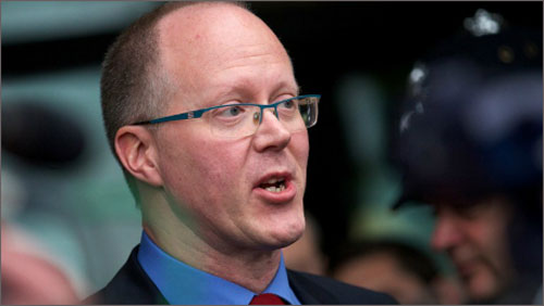 Chuyện ngoại tình của giám đốc CIA bị lộ như thế nào?