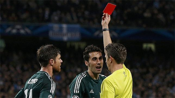 Trọng tài Rocchi bị Real Madrid đưa lên 