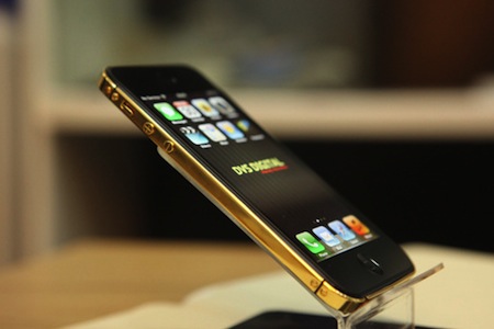 iPhone 5 đúc vàng nguyên khối giá 380 triệu tại Việt Nam