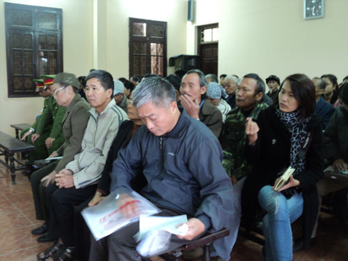 Xử côn đồ đánh dân Văn Giang: Cuộc tranh luận “nảy lửa” giữa tòa