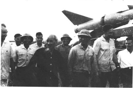 Chia sẻ tuyệt chiêu bắn rụng B-52 của tên lửa Việt Nam