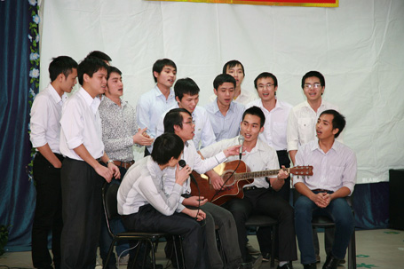 Du học sinh Nga giao lưu mừng anh bộ đội Cụ Hồ