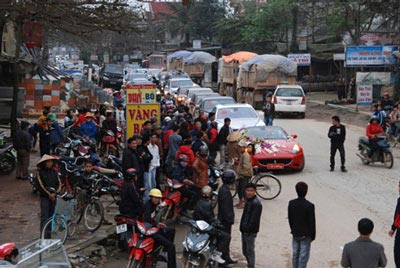 Làm ăn bất chính sinh ra những kẻ ngông đốt tiền tỉ