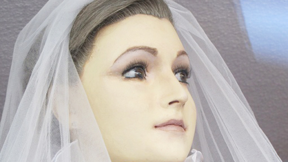 Chuyện ly kỳ về xác ướp mặc áo cưới suốt 82 năm qua