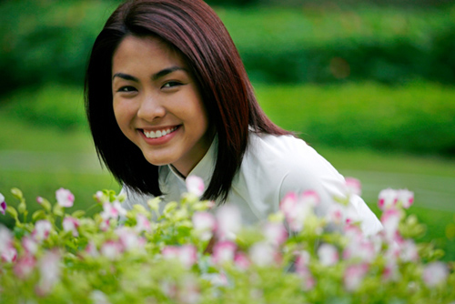 Hà Tăng rút lui giải thưởng vì... chiều chồng?