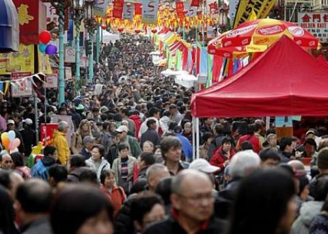 Ở trời tây bàn chuyện Tết ta