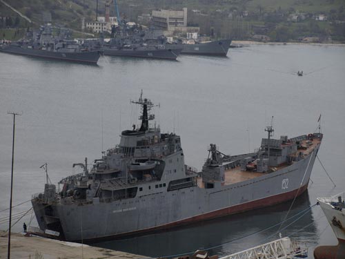 Nga bác tin ông Assad tá túc trên tàu chiến