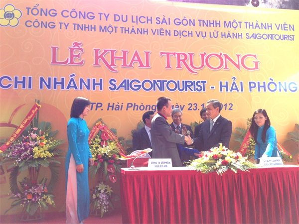 VietJetAir 'bắt tay' Saigon Tourists quảng bá du lịch nội địa