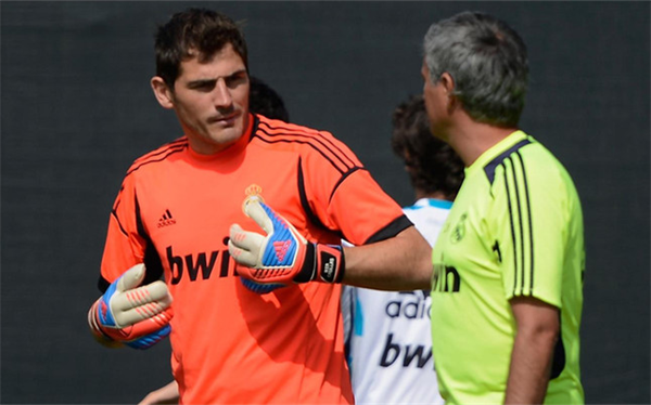 Mourinho dám loại Casillas không? Sẽ thay bằng De Gea?