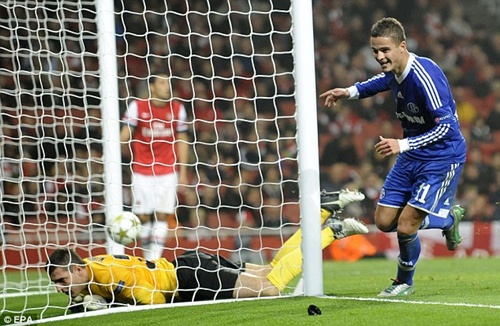 Thất bại của bóng đá Anh ở Champions League: Quay tít rồi lừ lừ