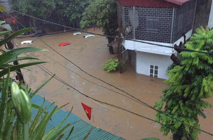 Hà Giang chìm trong biển nước, 3 người thương vong, hàng loạt xe hơi trôi dạt