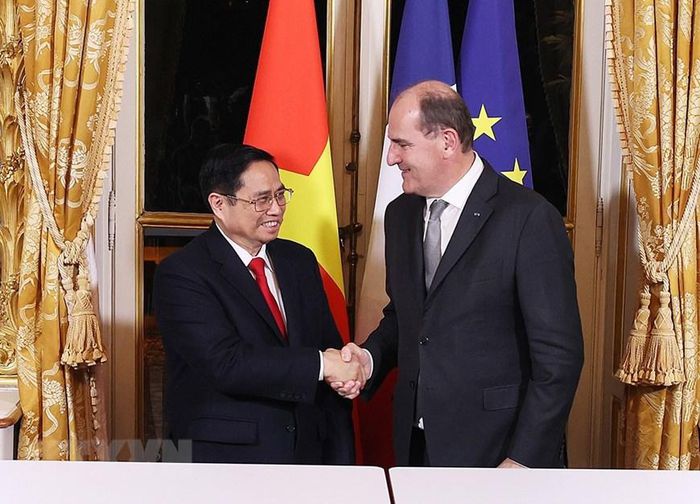 Hai Thủ tướng chứng kiến lễ ký văn kiện hợp tác giữa Việt Nam và Pháp